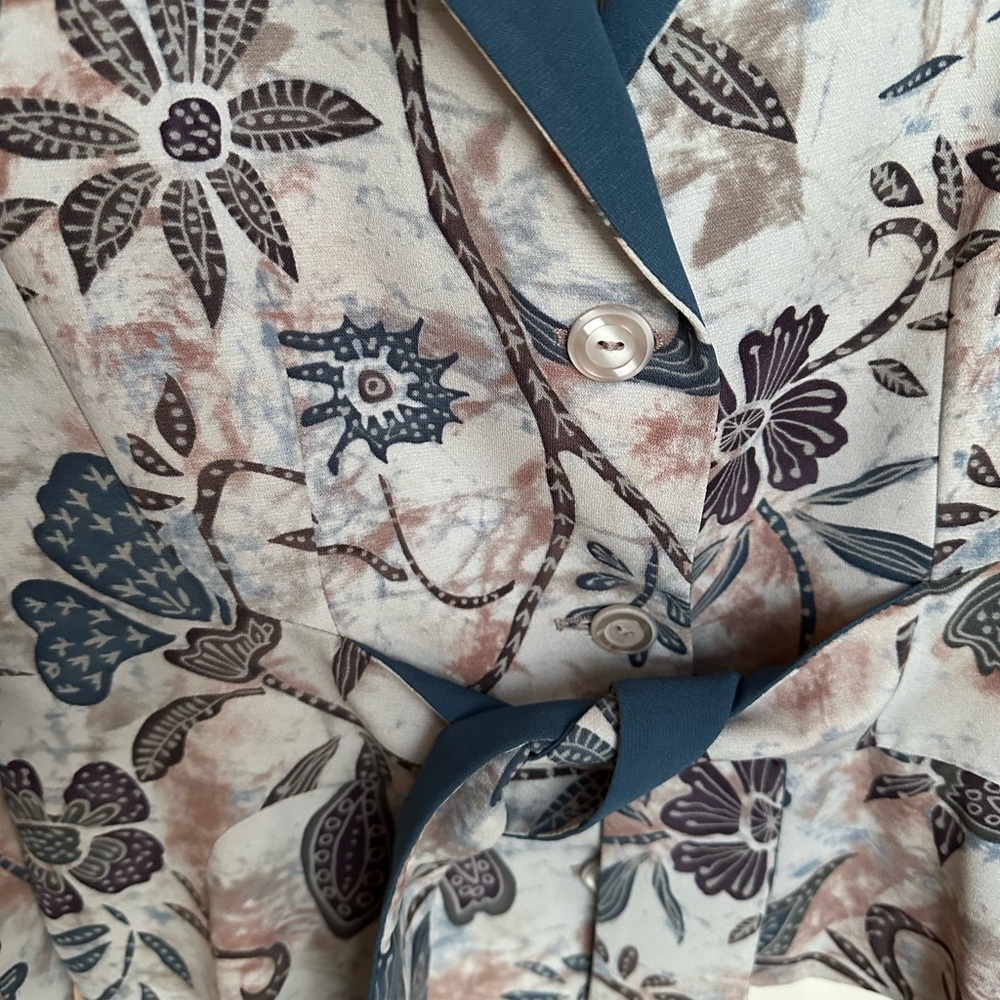 Skirt suit - Picture 4 of 11